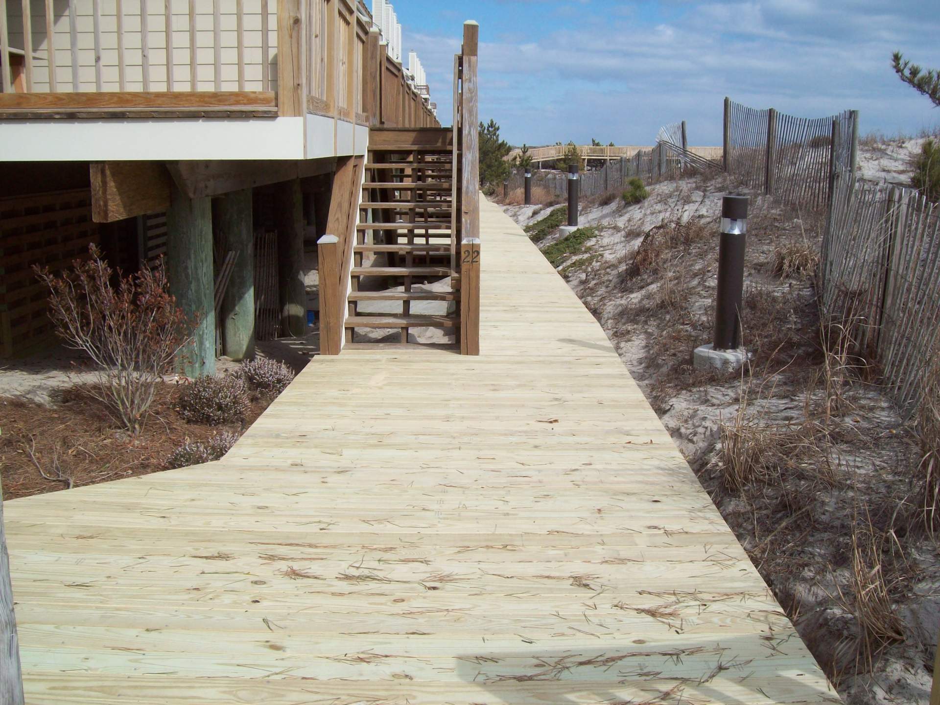 King's Grant unit access to beachside walkway